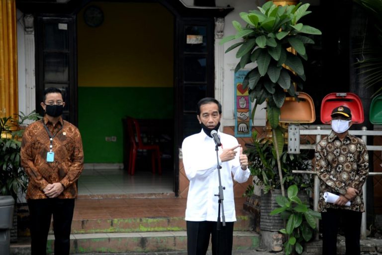 Presiden Ri Pastikan Bantuan Sosial Sampai Ke Mayarakat