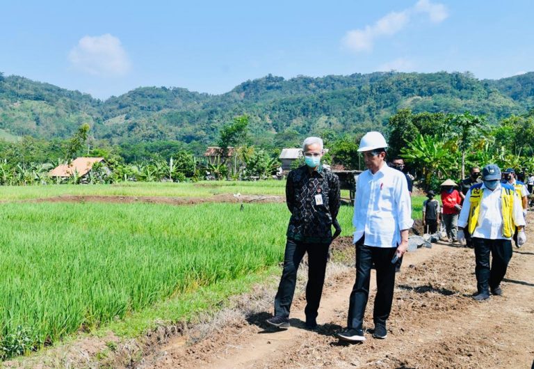 Presiden Ri Melanjutkan Tinjau Proyek Padat Karya