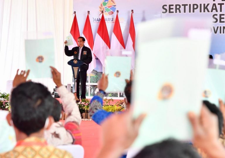 Presiden Ri Joko Widodo Serahkan 22.007 Sertifikat Hak Tanah Rakyat Di Provinsi Sumatera Utara