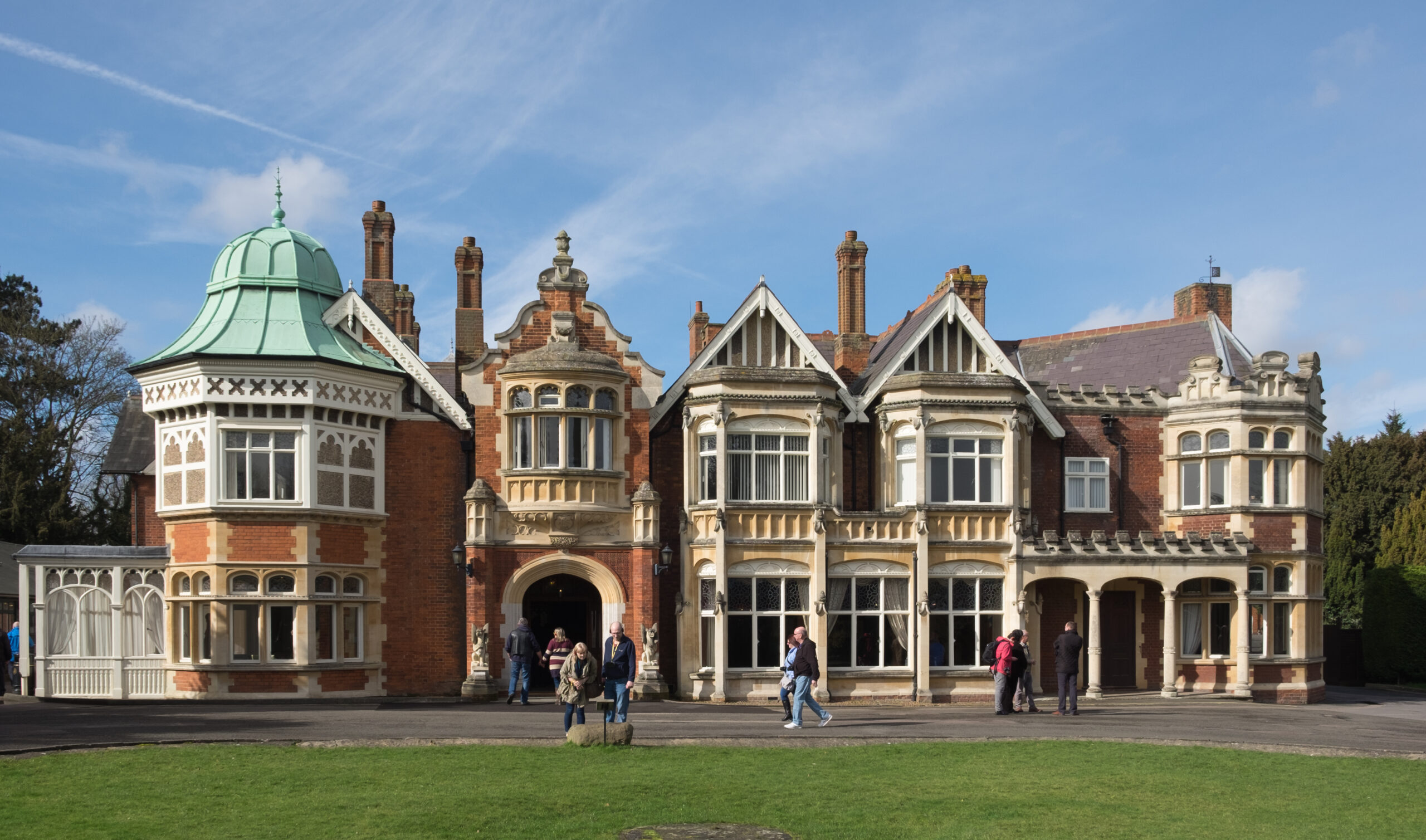 Alan Turing: Kisah Jenius Di Balik Komputer Modern Yang Mengubah Dunia 5 Gedung Utama Bletchley Park, Markas Rahasia Alan Turing Dalam Memecahkan Kode Enigma Yang Mempersingkat Perang Dunia Ii