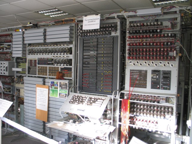 Alan Turing: Kisah Jenius Di Balik Komputer Modern Yang Mengubah Dunia 3 Replika Komputer Colossus Di Bletchley Park — Mesin Komputer Awal Yang Sezaman Dengan Penemuan Alan Turing Dalam Sejarah Komputer