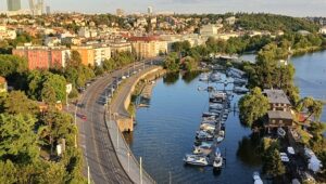 Vyšehrad Adalah Kompleks Benteng/Fortress Bersejarah Yang Terletak Di Atas Tebing Berbatu Tinggi Di Tepi Kanan Sungai Vltava, Di Bagian Selatan Pusat Kota Praha Benteng Tebing Berbatu