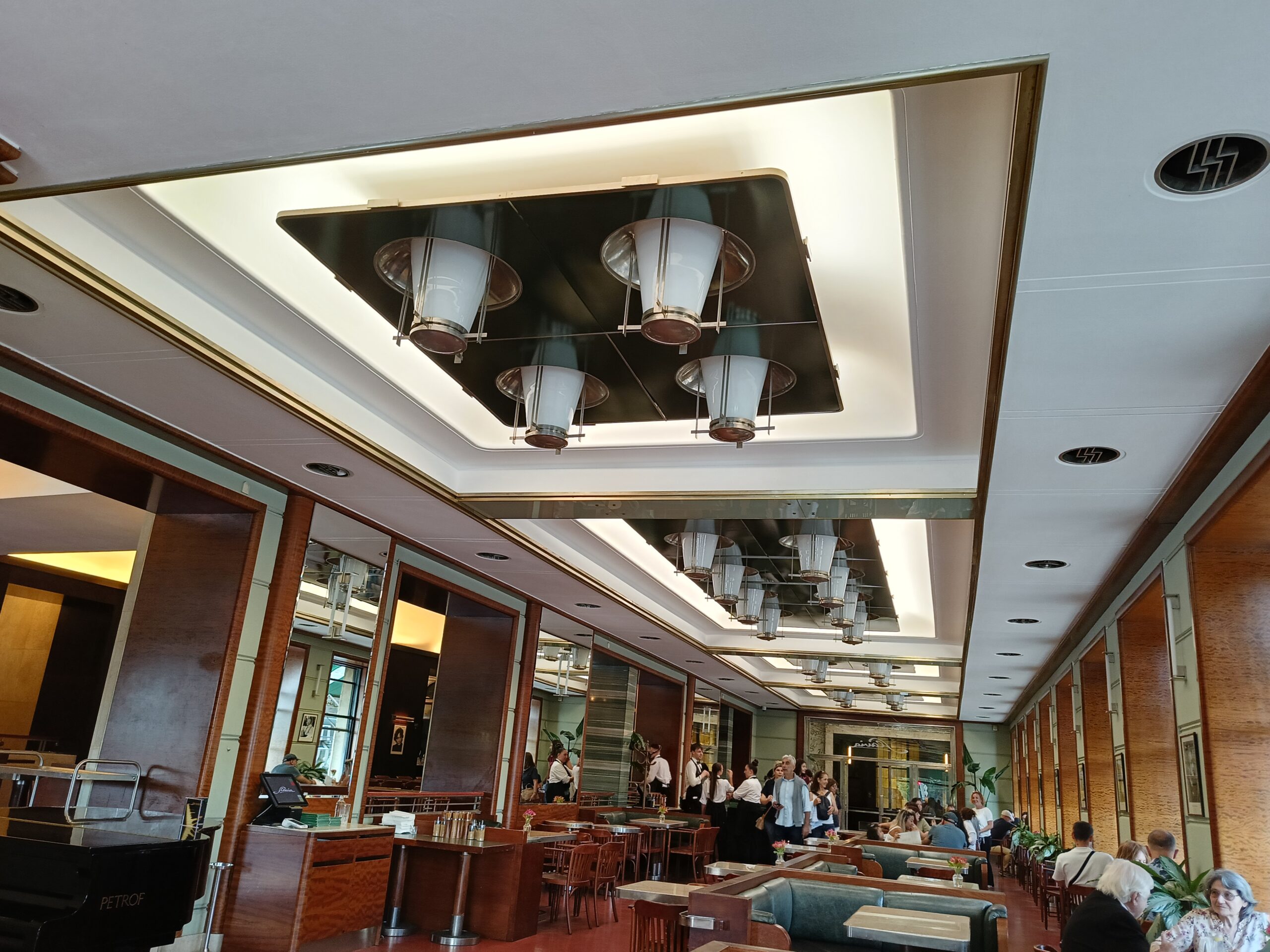 Cafe Slavia Prague Bersejarah 3 Img20260703175916 Scaled
